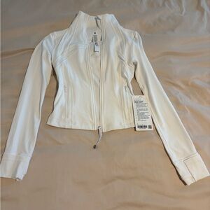 Lululemon white define cropped Jacket size 2 (Brand new with tag).
